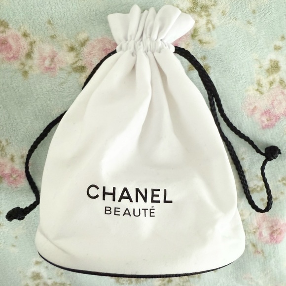 CHANEL White Drawstring Pouch